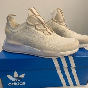 Size 7 women’s adidas sneakers